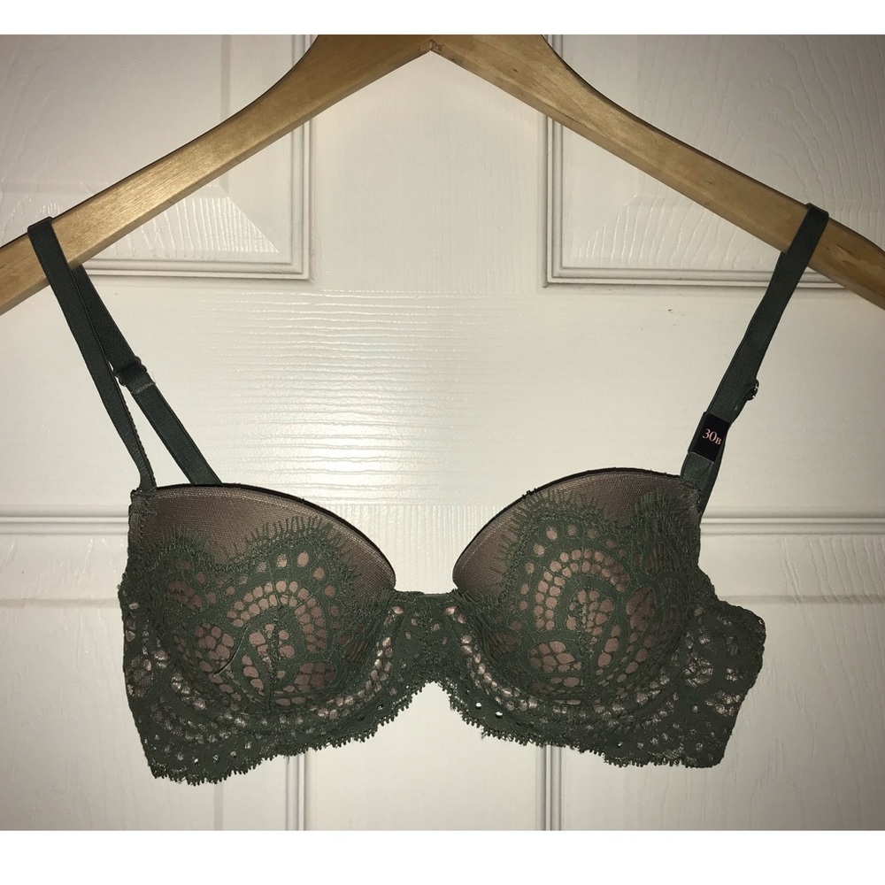 30 B VS bra